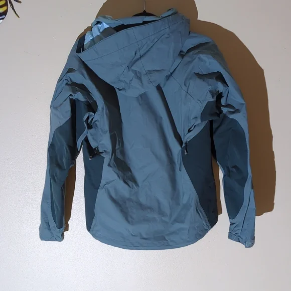 Patagonia Two-Tone Outdoor Jacket Patagonia women’s waterproof shell jacket - Picture 6 of 11